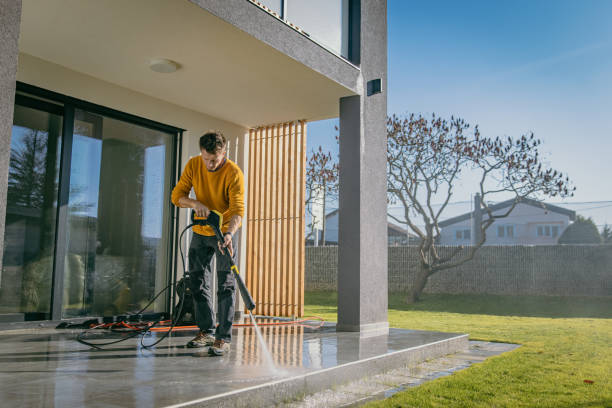 Best Animal Enclosure Cleaning  in Woodlawn Beach, FL